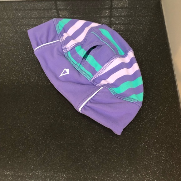 Ivivva by Lululemon reversible girl’s beanie - Picture 7 of 12